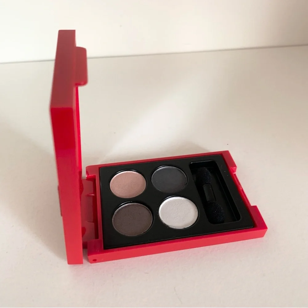 NWOT Elizabeth Arden red door eyeshadow palette special edition